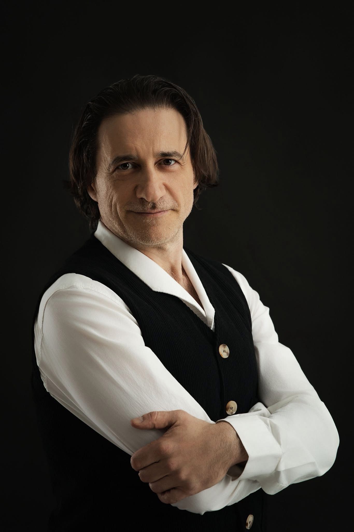 Lev Grzhonko headshot